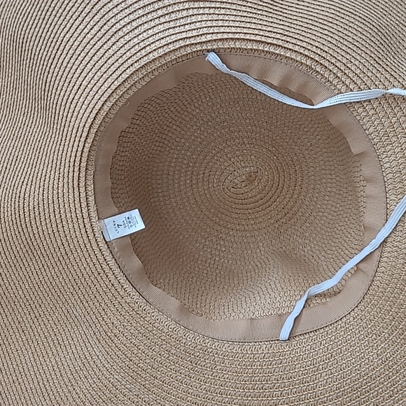 Shady Wide Brim Straw Hat - Picture 5 of 5